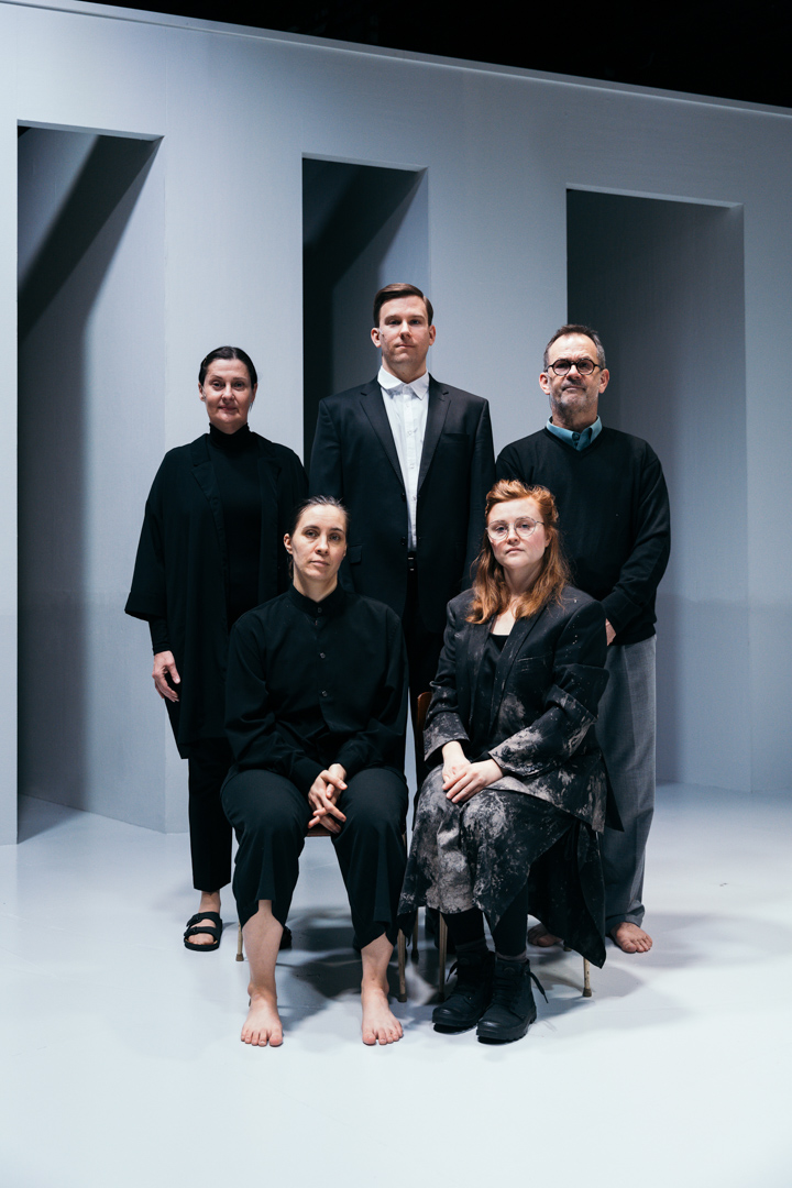 Se saattaa olla ihminen Ryhmäteatteri 2025 ohj Anna Jaanisoo, kuvat Mitrko Härkönen